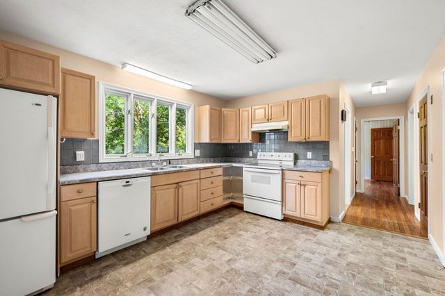 67 Walnut Avenue, North Hampton, NH 03862