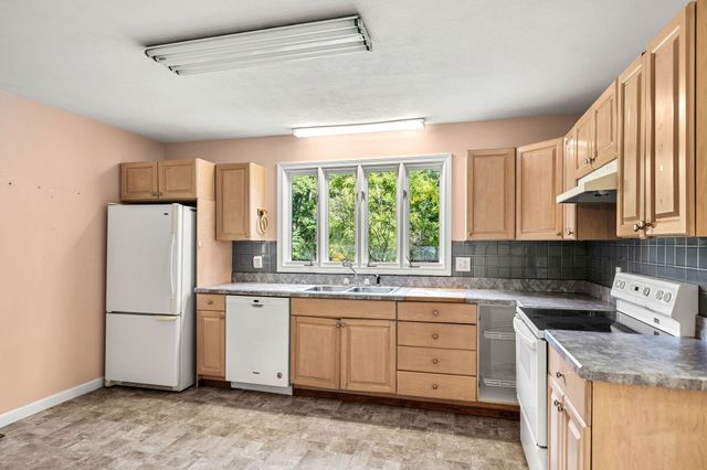 67 Walnut Avenue, North Hampton, NH 03862