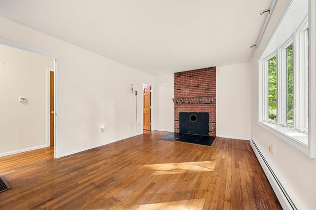 67 Walnut Avenue, North Hampton, NH 03862