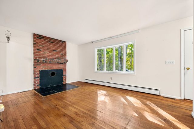 67 Walnut Avenue, North Hampton, NH 03862
