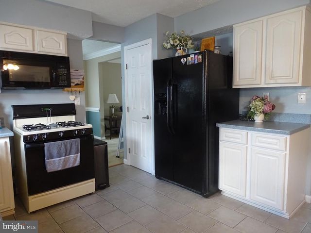 2 HOLLYBUSH DR, Glassboro, NJ 08028