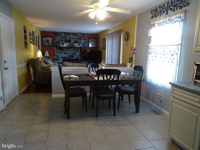 2 HOLLYBUSH DR, Glassboro, NJ 08028