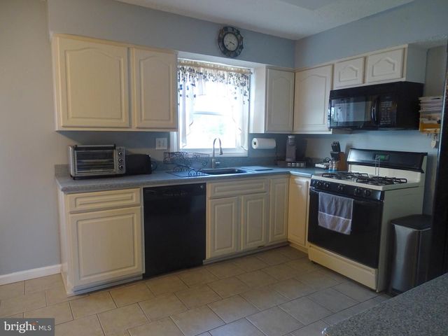 2 HOLLYBUSH DR, Glassboro, NJ 08028