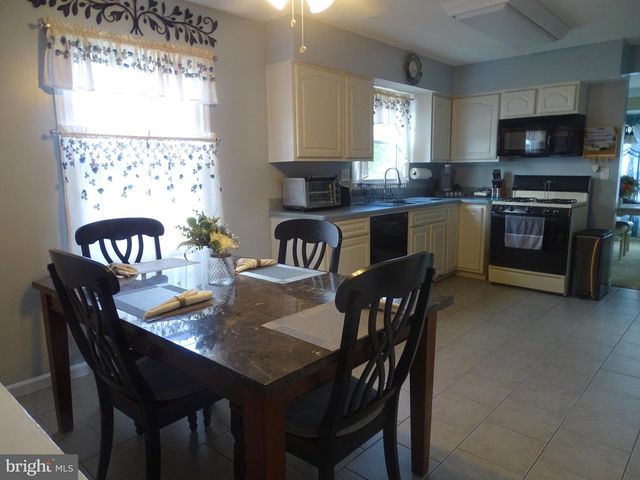 2 HOLLYBUSH DR, Glassboro, NJ 08028