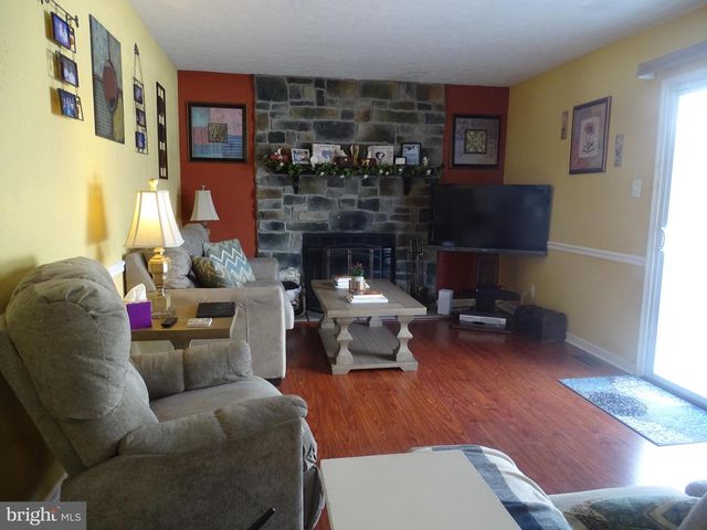 2 HOLLYBUSH DR, Glassboro, NJ 08028