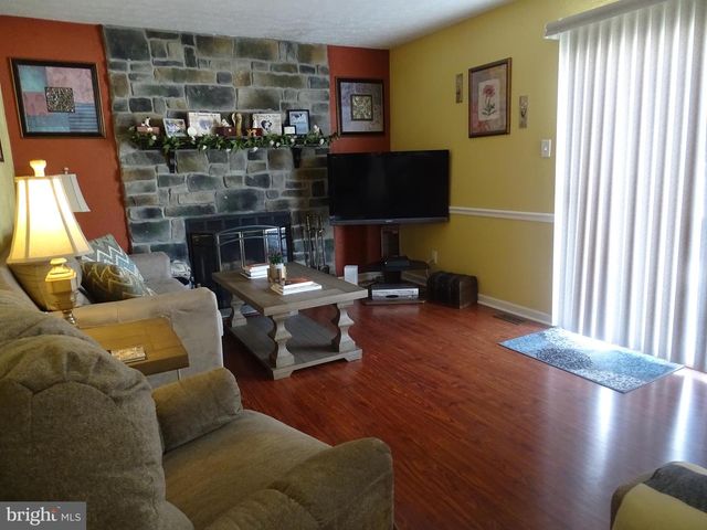 2 HOLLYBUSH DR, Glassboro, NJ 08028