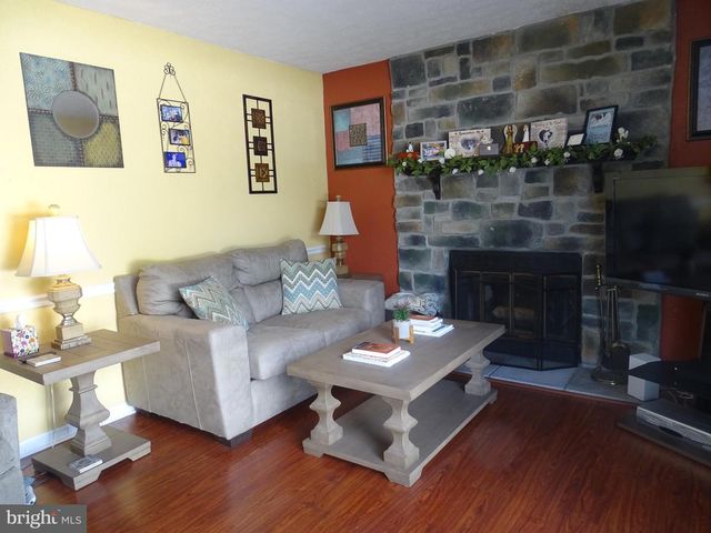 2 HOLLYBUSH DR, Glassboro, NJ 08028