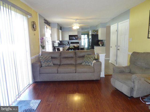 2 HOLLYBUSH DR, Glassboro, NJ 08028