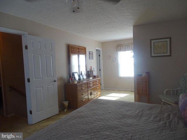 2 HOLLYBUSH DR, Glassboro, NJ 08028