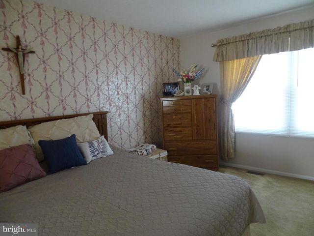 2 HOLLYBUSH DR, Glassboro, NJ 08028