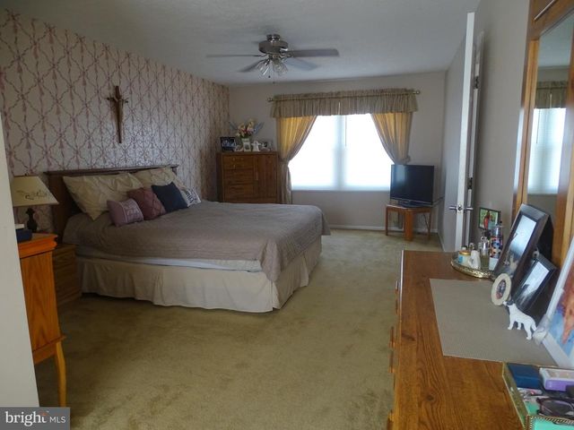 2 HOLLYBUSH DR, Glassboro, NJ 08028