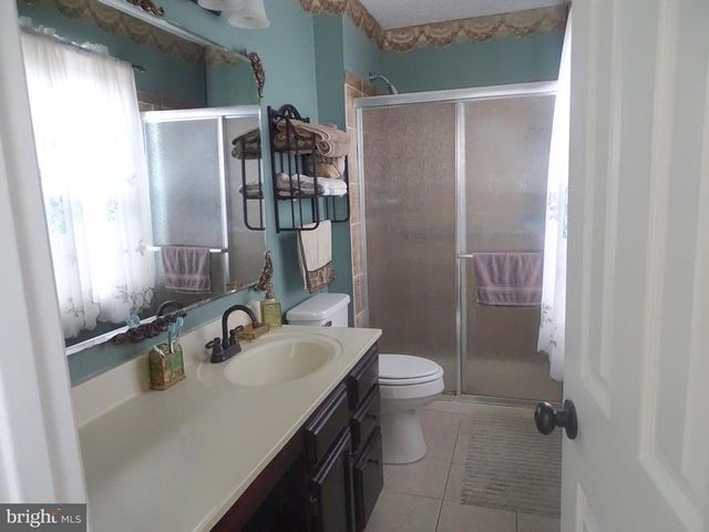 2 HOLLYBUSH DR, Glassboro, NJ 08028