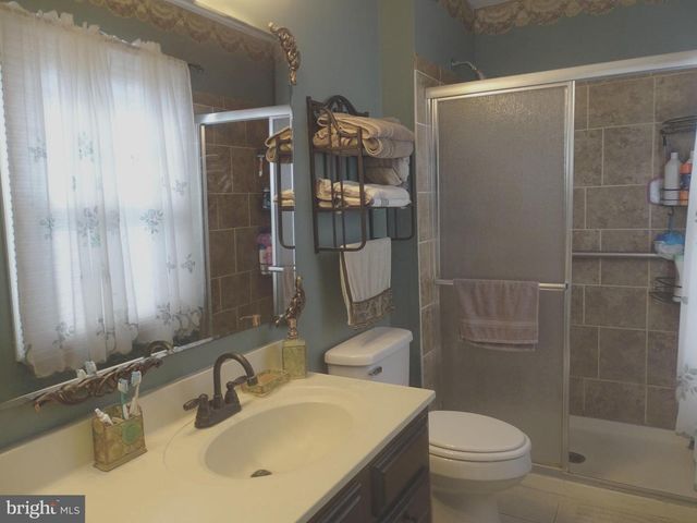 2 HOLLYBUSH DR, Glassboro, NJ 08028