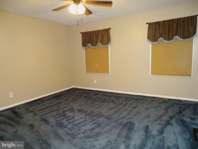 2 HOLLYBUSH DR, Glassboro, NJ 08028