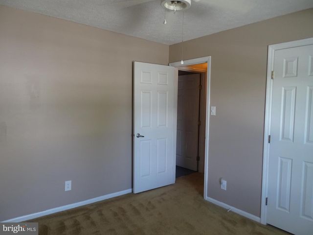 2 HOLLYBUSH DR, Glassboro, NJ 08028