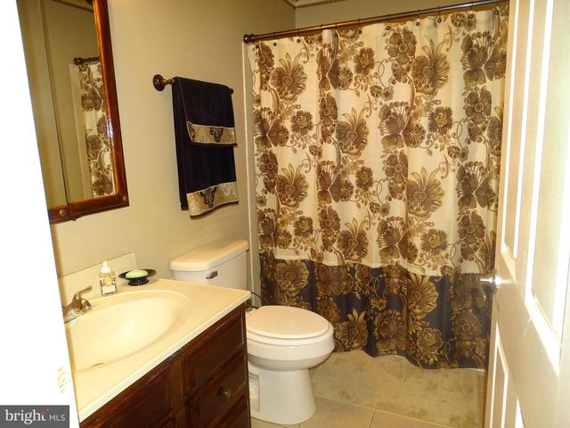 2 HOLLYBUSH DR, Glassboro, NJ 08028