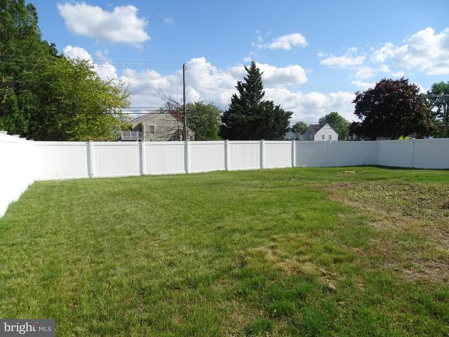 2 HOLLYBUSH DR, Glassboro, NJ 08028