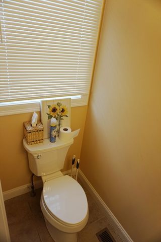 118 Smith St 118, Lowell, MA 01851