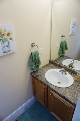 118 Smith St 118, Lowell, MA 01851