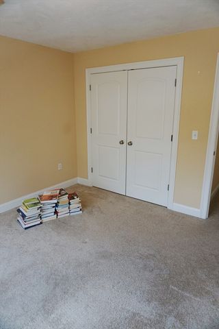 118 Smith St 118, Lowell, MA 01851