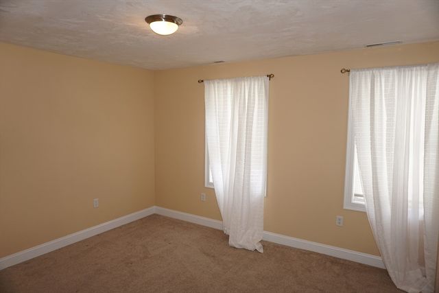 118 Smith St 118, Lowell, MA 01851