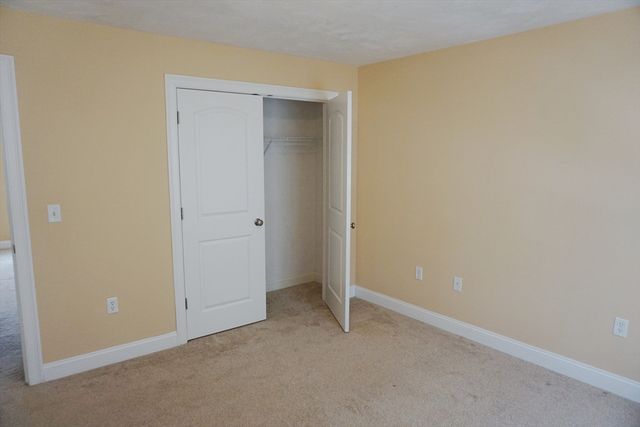 118 Smith St 118, Lowell, MA 01851