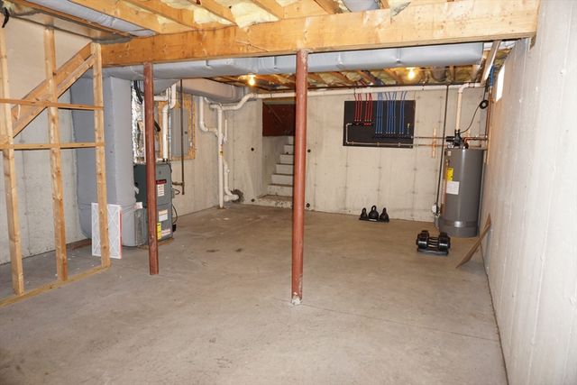 118 Smith St 118, Lowell, MA 01851