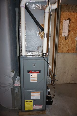 118 Smith St 118, Lowell, MA 01851