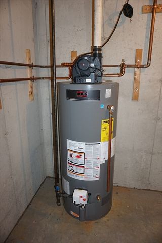 118 Smith St 118, Lowell, MA 01851