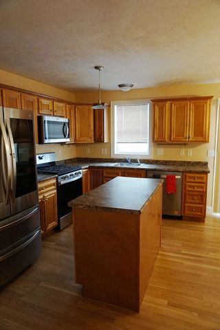118 Smith St 118, Lowell, MA 01851