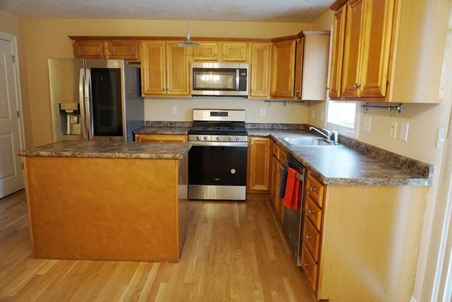 118 Smith St 118, Lowell, MA 01851