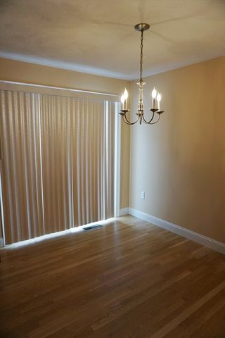 118 Smith St 118, Lowell, MA 01851