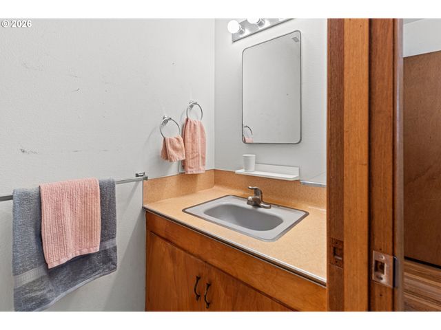3218 Sw ISAAC Ave, Pendleton, OR 97801