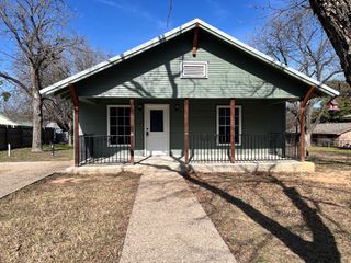 205 W Neely Avenue, Comanche, TX 76442