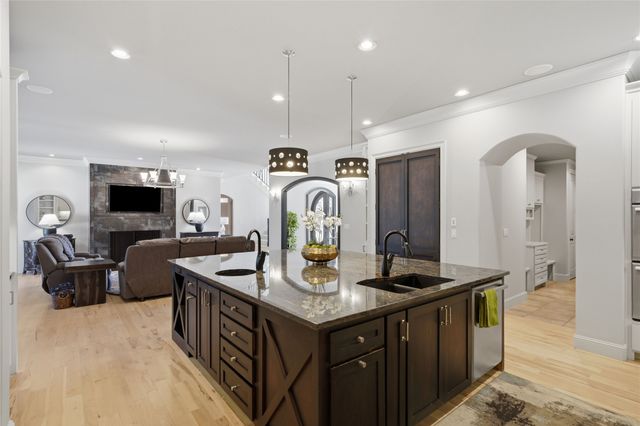 5708 W Austin Street, Broken Arrow, OK 74011