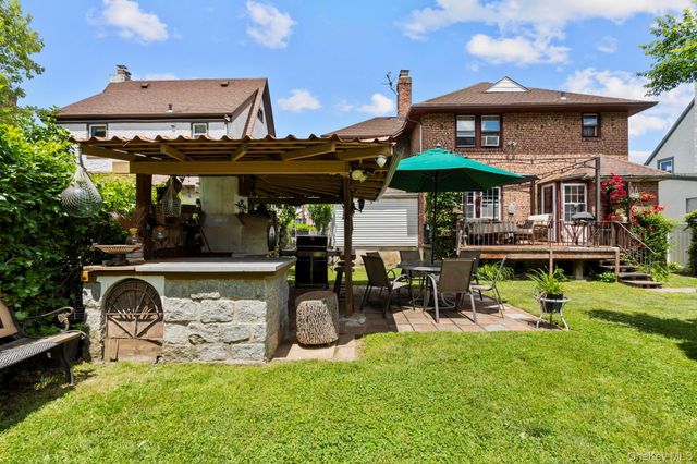 23 Underhill Place, West Harrison, NY 10604
