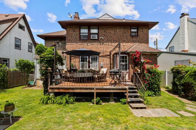 23 Underhill Place, West Harrison, NY 10604
