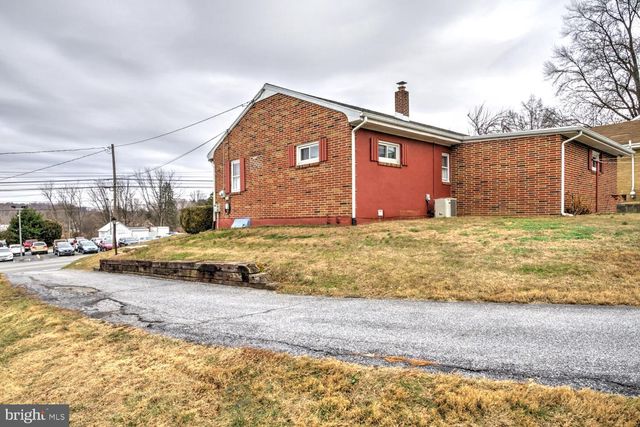 3928 OREGON PIKE, Ephrata, PA 17522