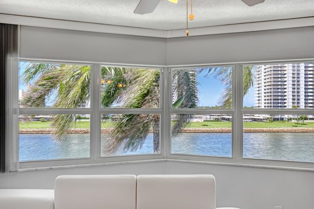 28 Yacht Club Drive 409, North Palm Beach, FL 33408