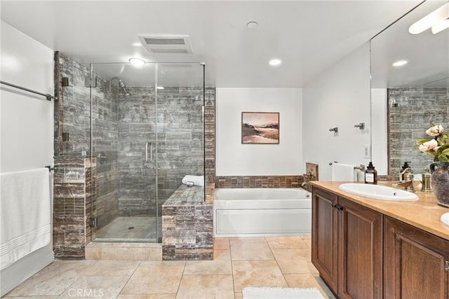 1420 S Bundy Drive 405, Los Angeles, CA 90025