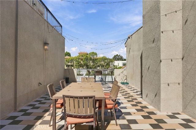 1420 S Bundy Drive 405, Los Angeles, CA 90025