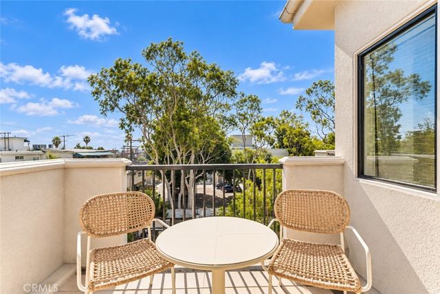 1420 S Bundy Drive 405, Los Angeles, CA 90025