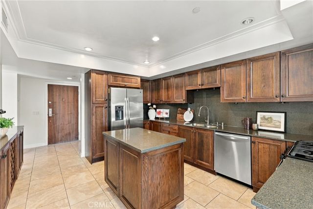 1420 S Bundy Drive 405, Los Angeles, CA 90025