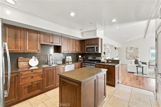 1420 S Bundy Drive 405, Los Angeles, CA 90025