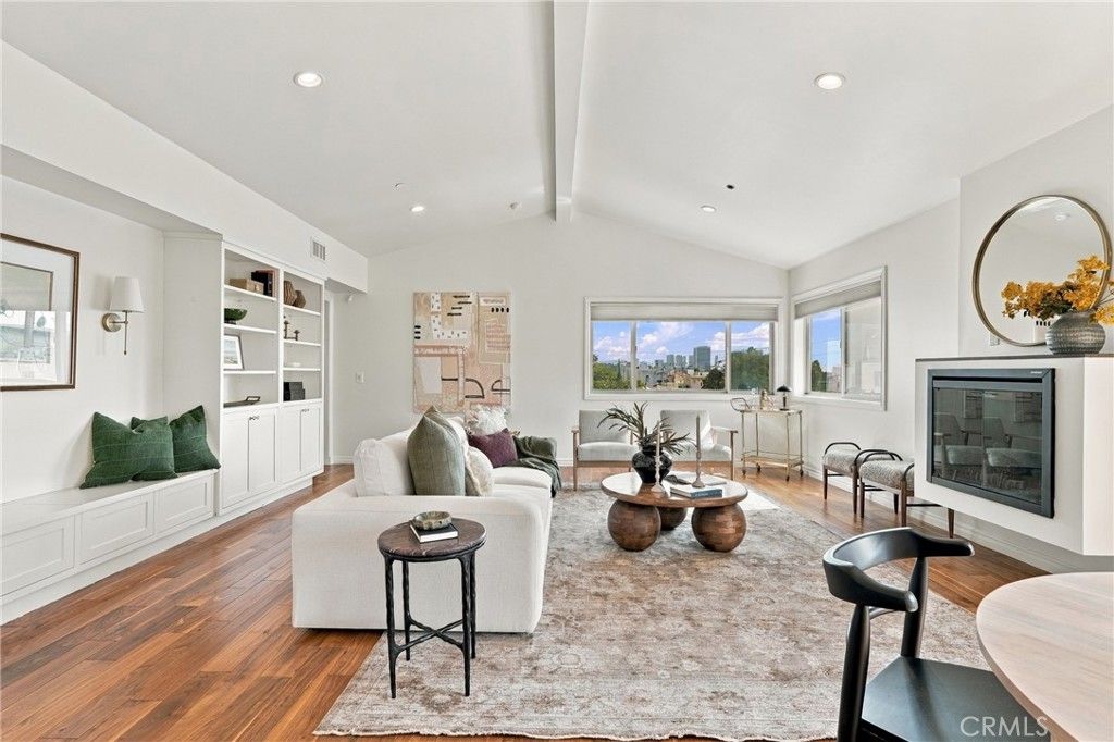 1420 S Bundy Drive 405, Los Angeles, CA 90025