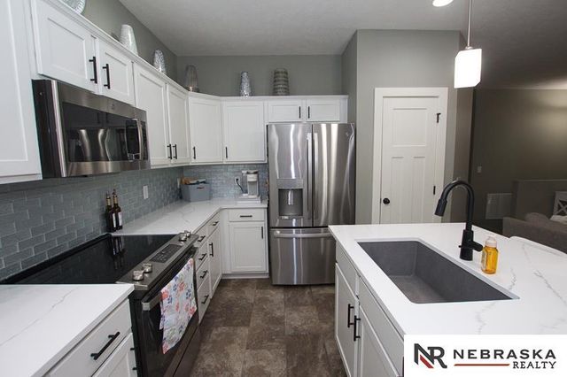 2937 W Peach Street, Lincoln, NE 68522