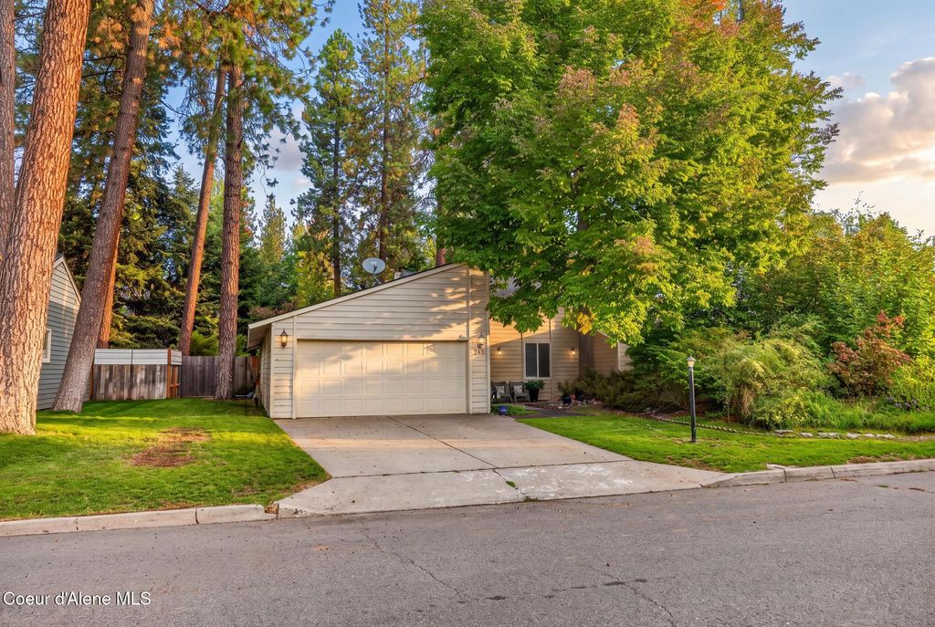 745 E Gregory LN, Coeur d'Alene, ID 83815 photo 2