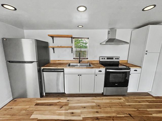 1321-A 15th Street NW, Albuquerque, NM 87104