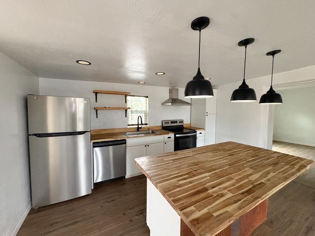 1321-A 15th Street NW, Albuquerque, NM 87104