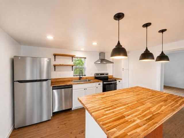 1321-A 15th Street NW, Albuquerque, NM 87104